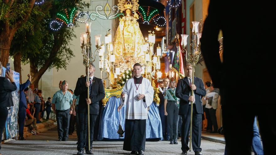 Devoción por la patrona en el día grande de Petrer