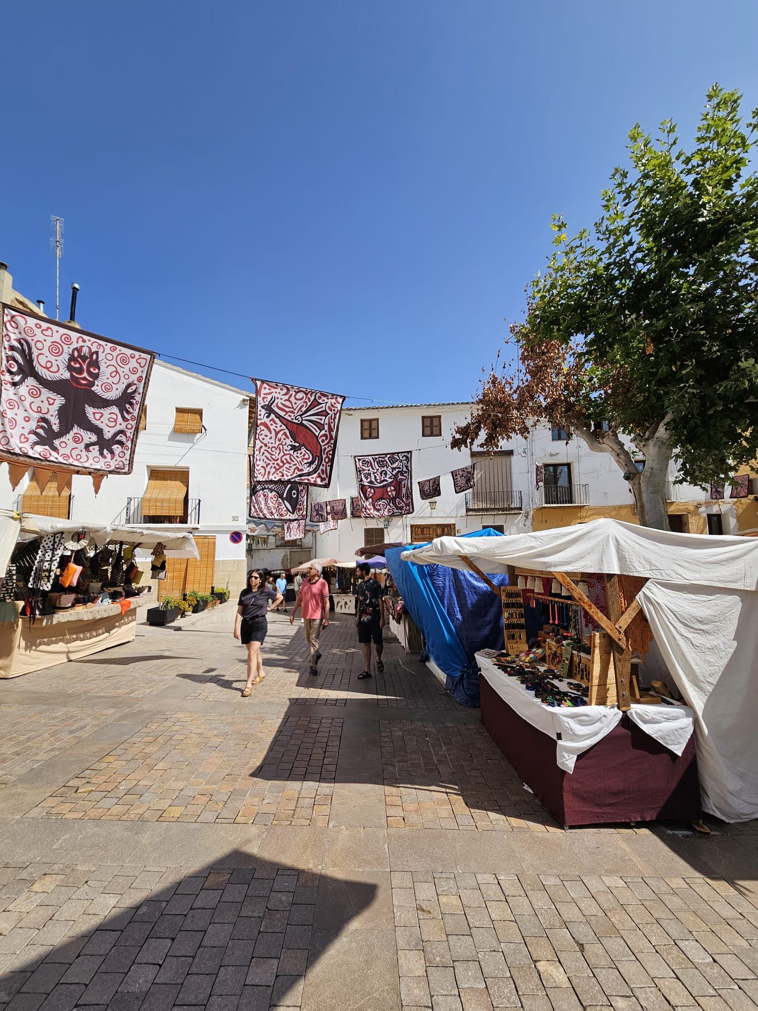 La Villa de Requena vuelve al pasado con el mercado medieval
