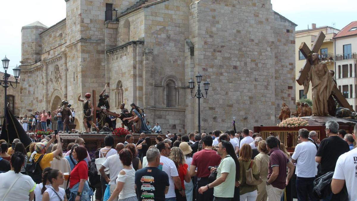 La Semana Santa de Crevillent estuvo representada en la procesión de la cofradía del Nazareno de Zamora en su 375 aniversario