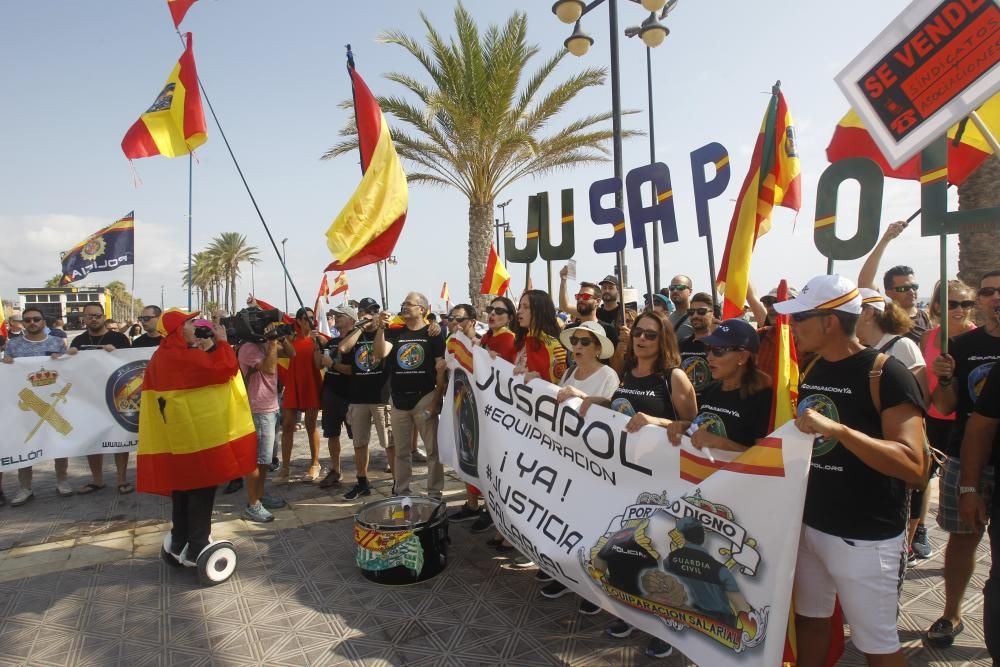 Protesta de Policías y guardias civiles en València