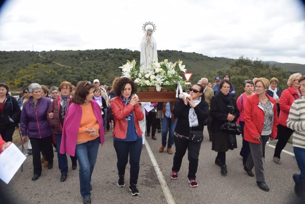 Romería entre Villarino Manzanas y Petisqueira.