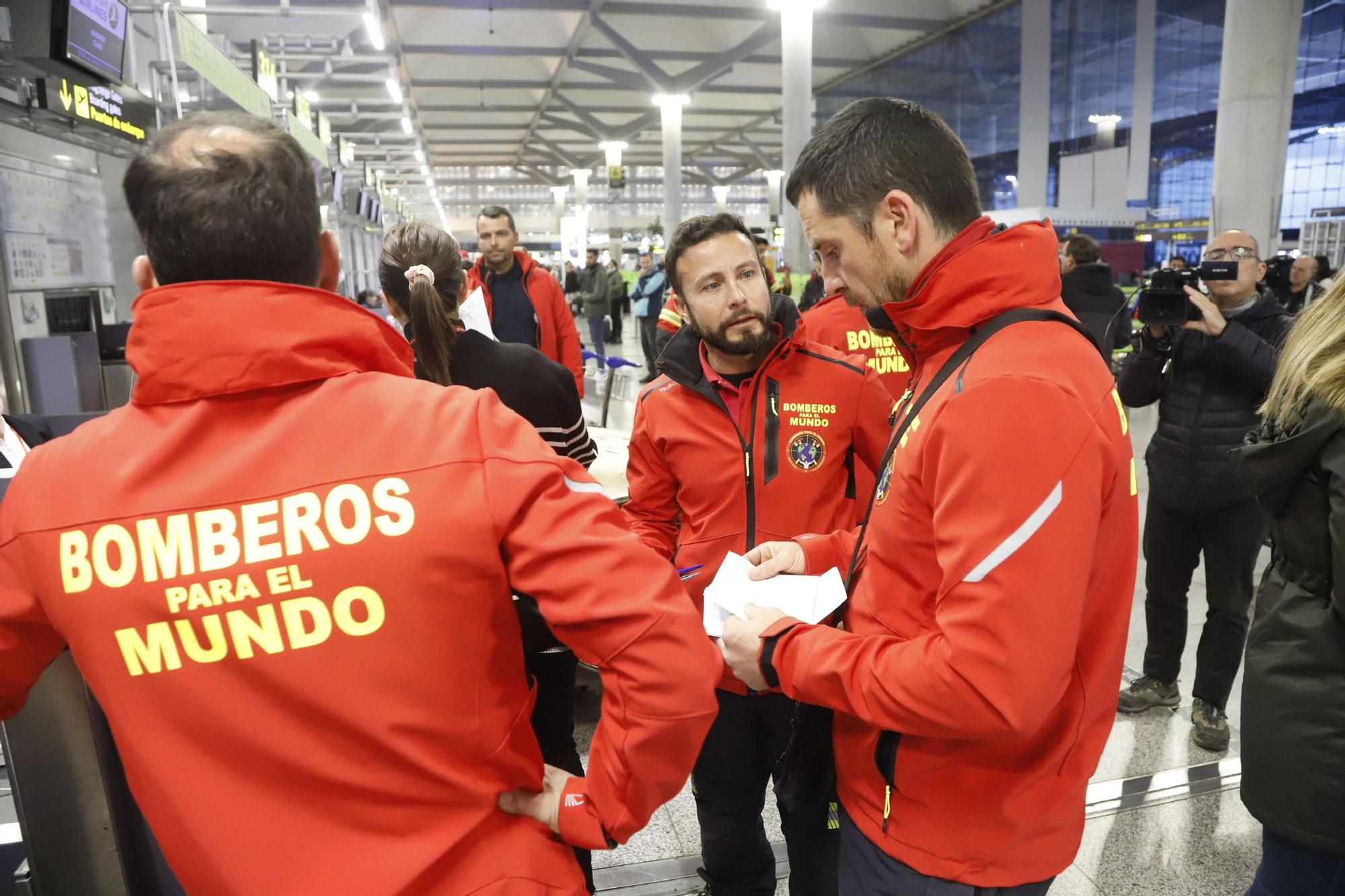 Salida de los bomberos malagueños del CPB hacia Turquía