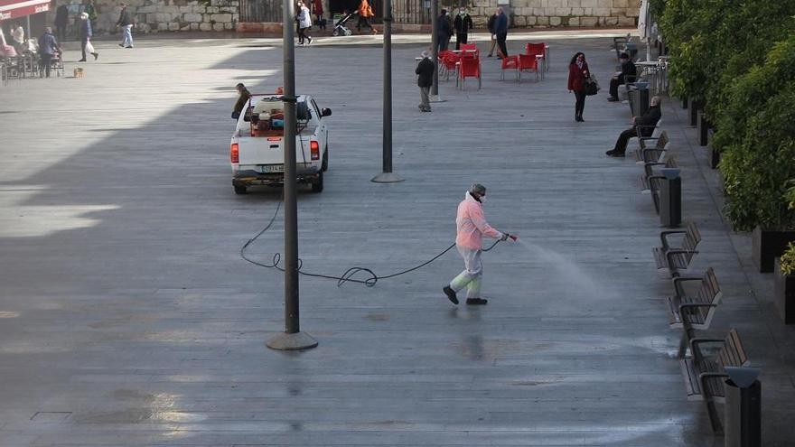 Lucena prohíbe reuniones y concentraciones en la calle desde las 19.00 horas durante una semana