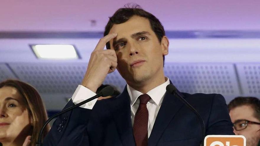 El líder de Ciudadanos, Albert Rivera, durante el discurso tras conocer los resultados electorales. // Efe