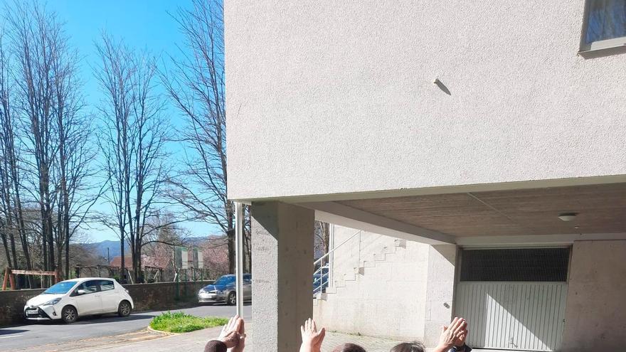 Cuatro de las alumnas del programa Amessán ejercitándose en los exteriores de la capital maiana. Foto: CDA