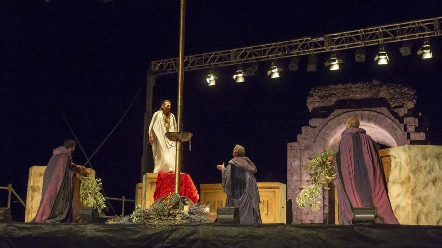 La primera edición del Festival de Teatro de Mérida en Cáparra consigue tres llenos absolutos
