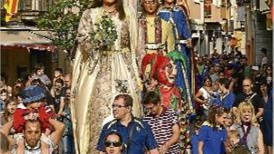 Cassà de la Selva Cercavila de gegants a la Festa