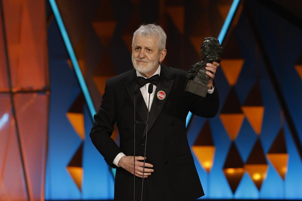 Jose Ramón Soroiz en la gala de los Goya recibiendo su premio.