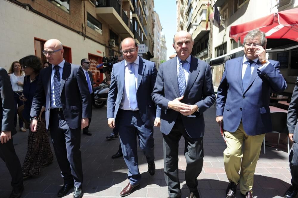 El ministro en funciones De Guindos, en Murcia