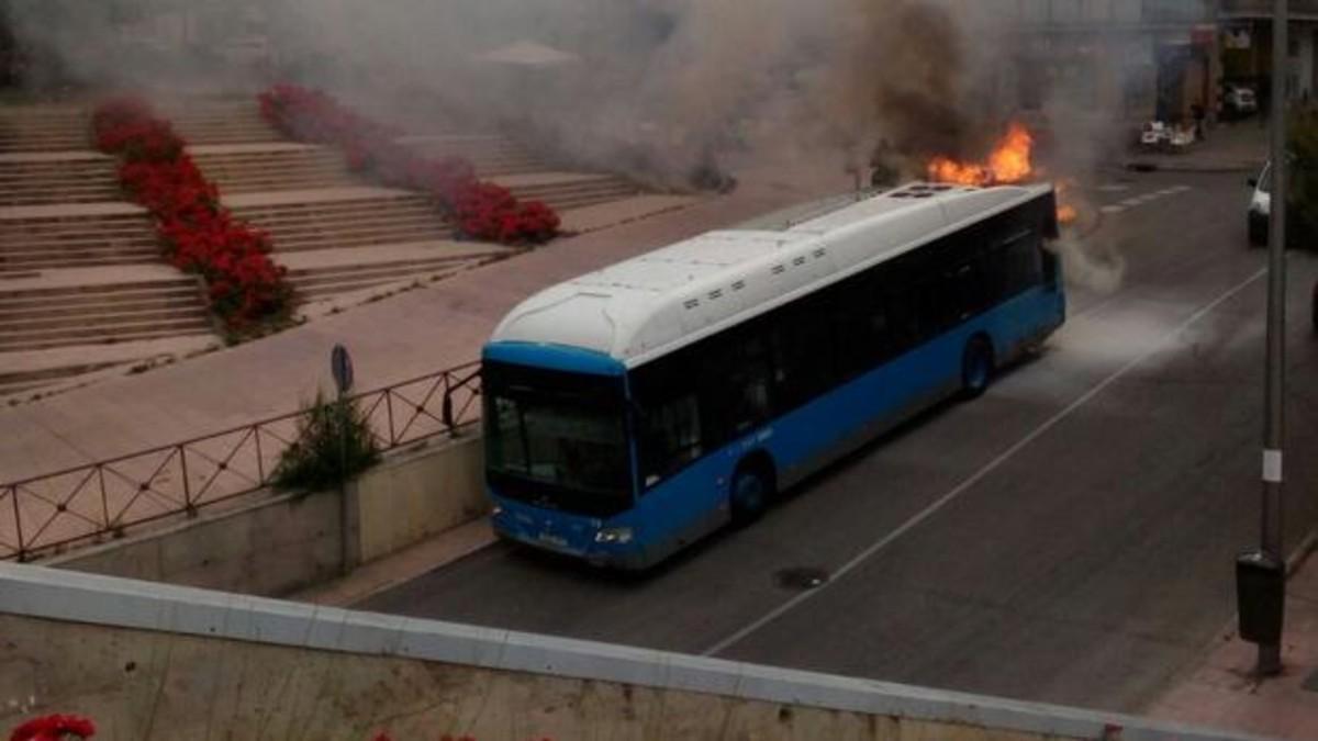 Arde un autobús de la EMT en la calle Velázquez