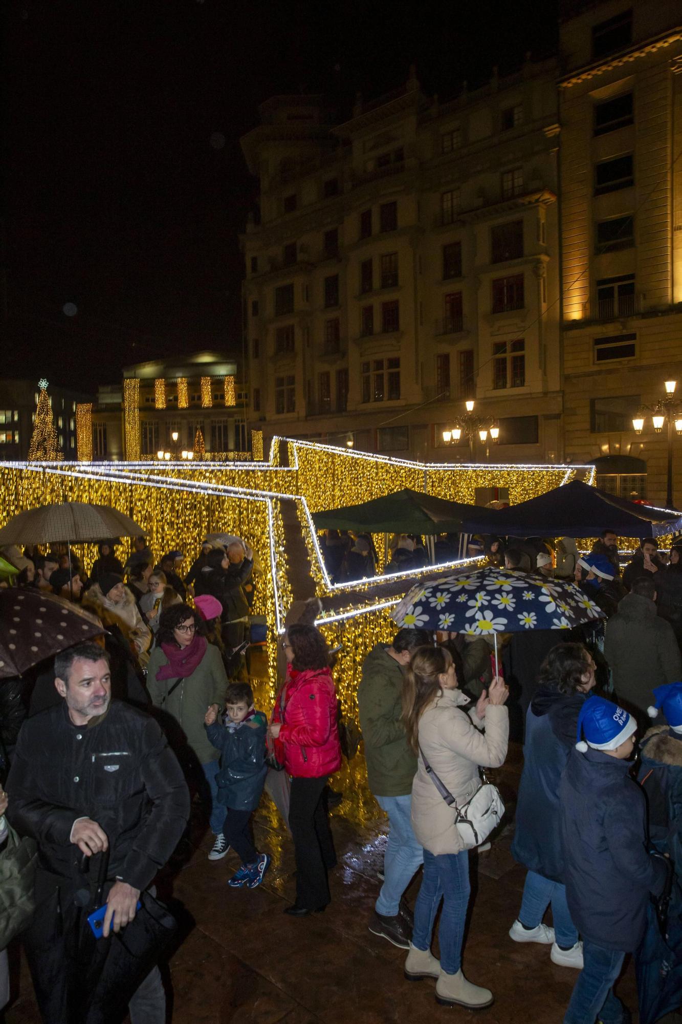 EN IMÁGENES: Así fue el encendido de la iluminación navideña en Oviedo