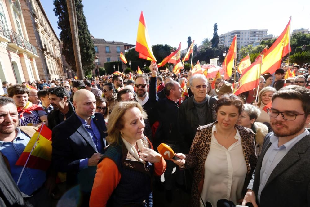 Más de 2.000 personas claman por "la unidad de España" frente al Ayuntamiento de Murcia