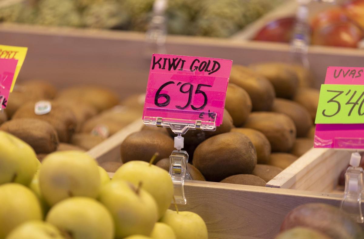 Kiwis en un supermercado.