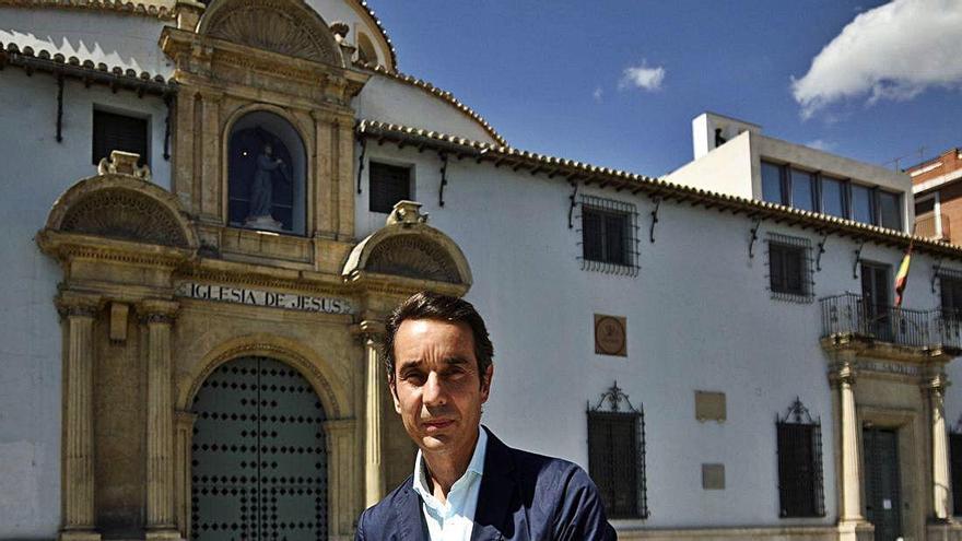 Emilio Llamas, ayer frente a la Iglesia de Jesús.