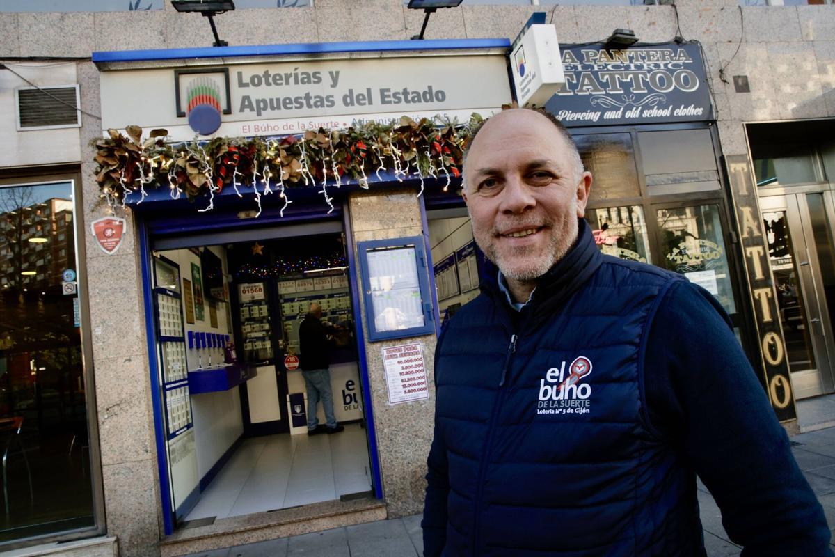 Borja Muñiz, titular del estableciiento donde se selló la primitiva ganadora.
