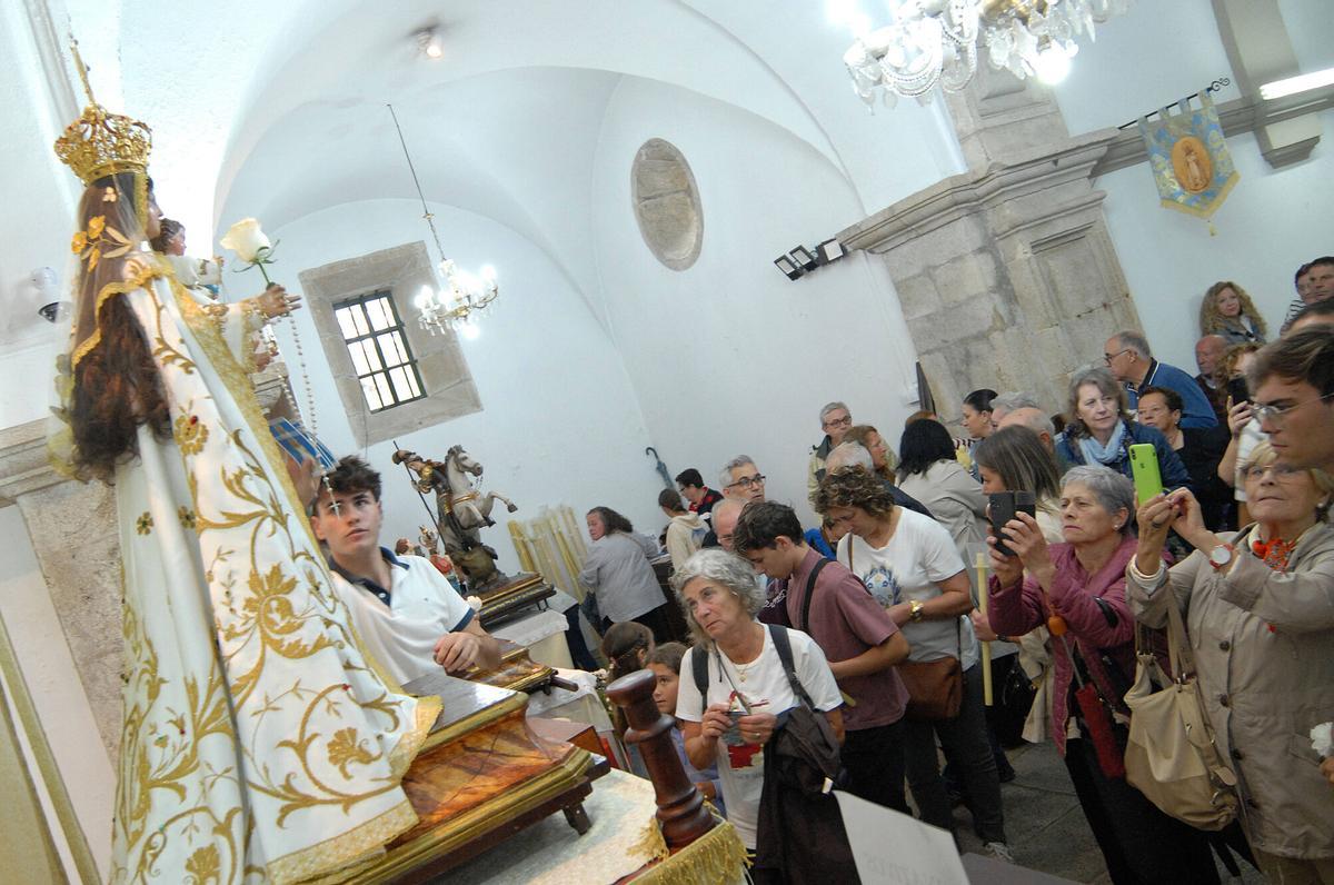 REQUIAN A ESTRADA. ROMERIA MILAGROS REQUIAN GONZALO LOUZAO Y JOSE LOPEZ COMIENZO CURSO POLITICO