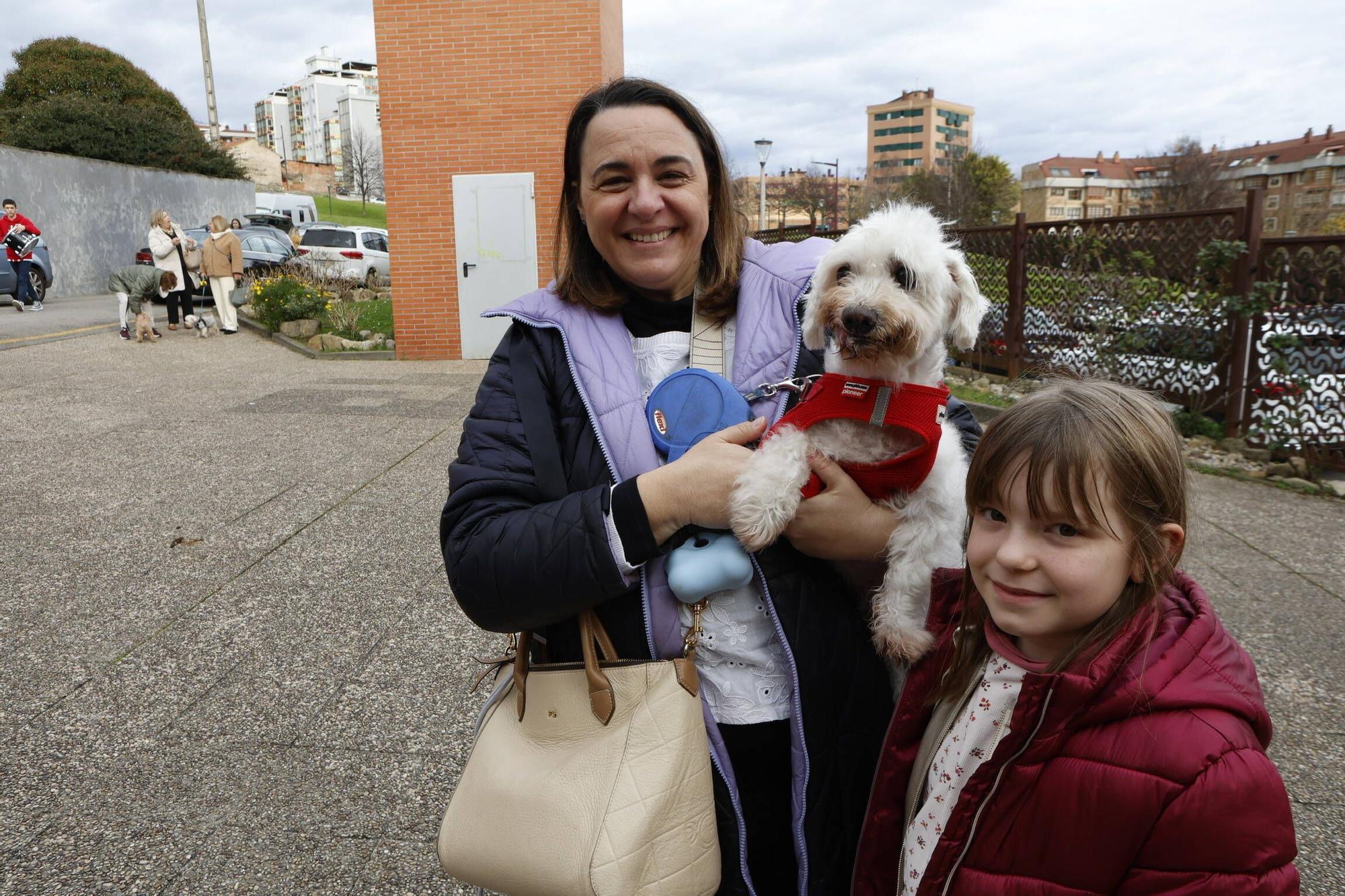 Bendición mascotas en Gijón en la parroquia de Viesques