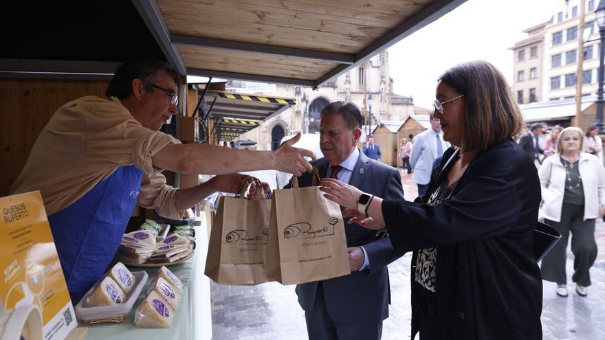 Comienza la feria de La Ascensión y la &quot;mejor fiesta del sector primario&quot; toma Oviedo: así es el ambiente