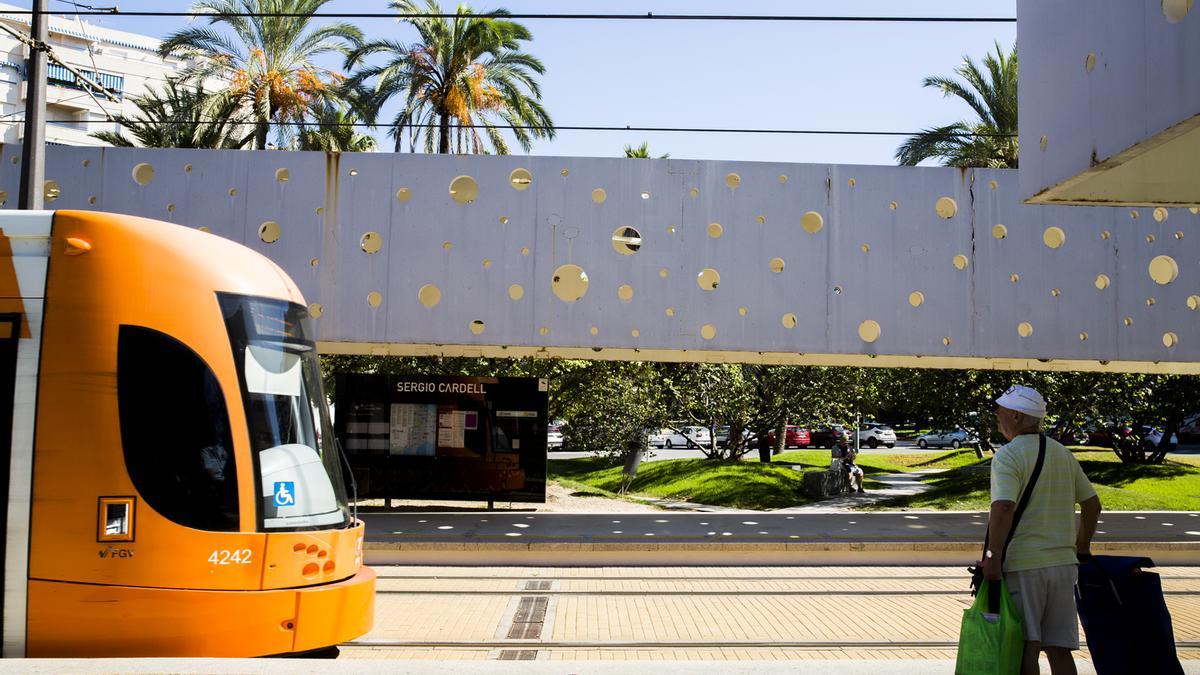 Imagen de archivo de un tranvia en la parada de Miriam Blasco