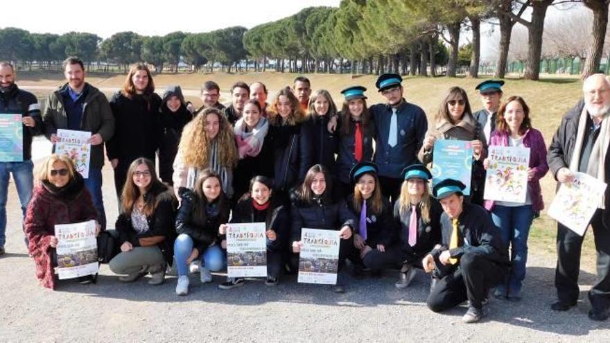 Participants en la presentació de la 34a edició de la Transèquia, al parc de l&#039;Agulla, ahir al migdia