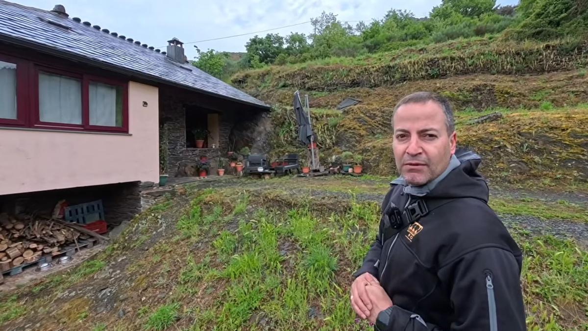 Álvaro (39 años) dejó la ciudad para salvar el pueblo de su padre: "Veníamos con las mochilas, el cámping gas y víveres para 15 días"