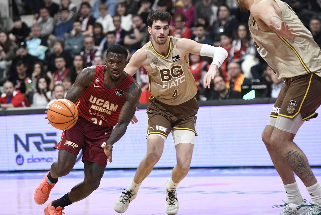Todas las imágenes del partido del UCAM Murcia contra el Bàsquet Girona