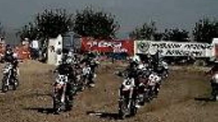 Miajadas disfruta con las motos extremeñas en una gran fiesta