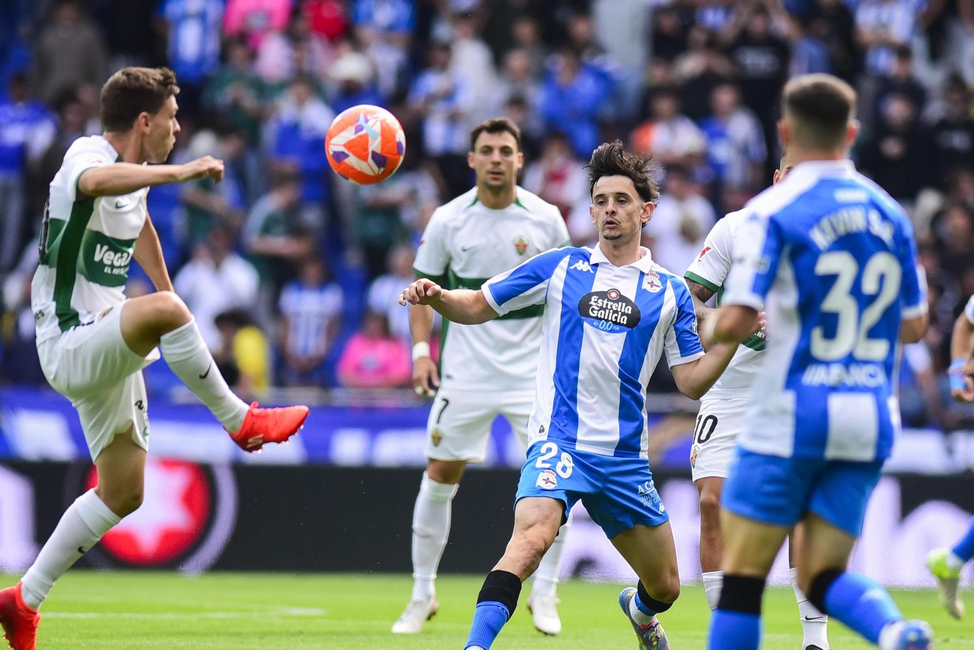 El Dépor cae goleado (0-4) por el Elche para cerrar la temporada 2025-25 en Riazor