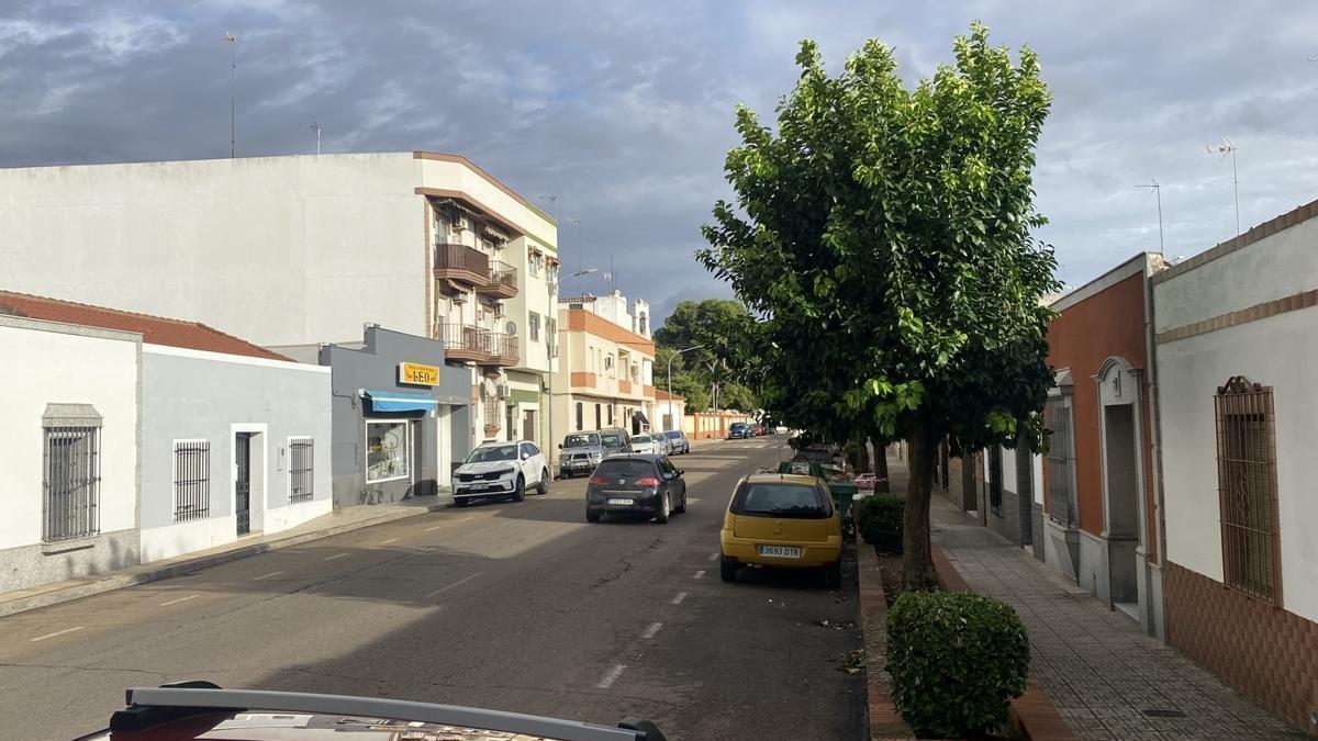 Zona de la avenida López de Ayala próxima al piso donde se hallaba la mujer.