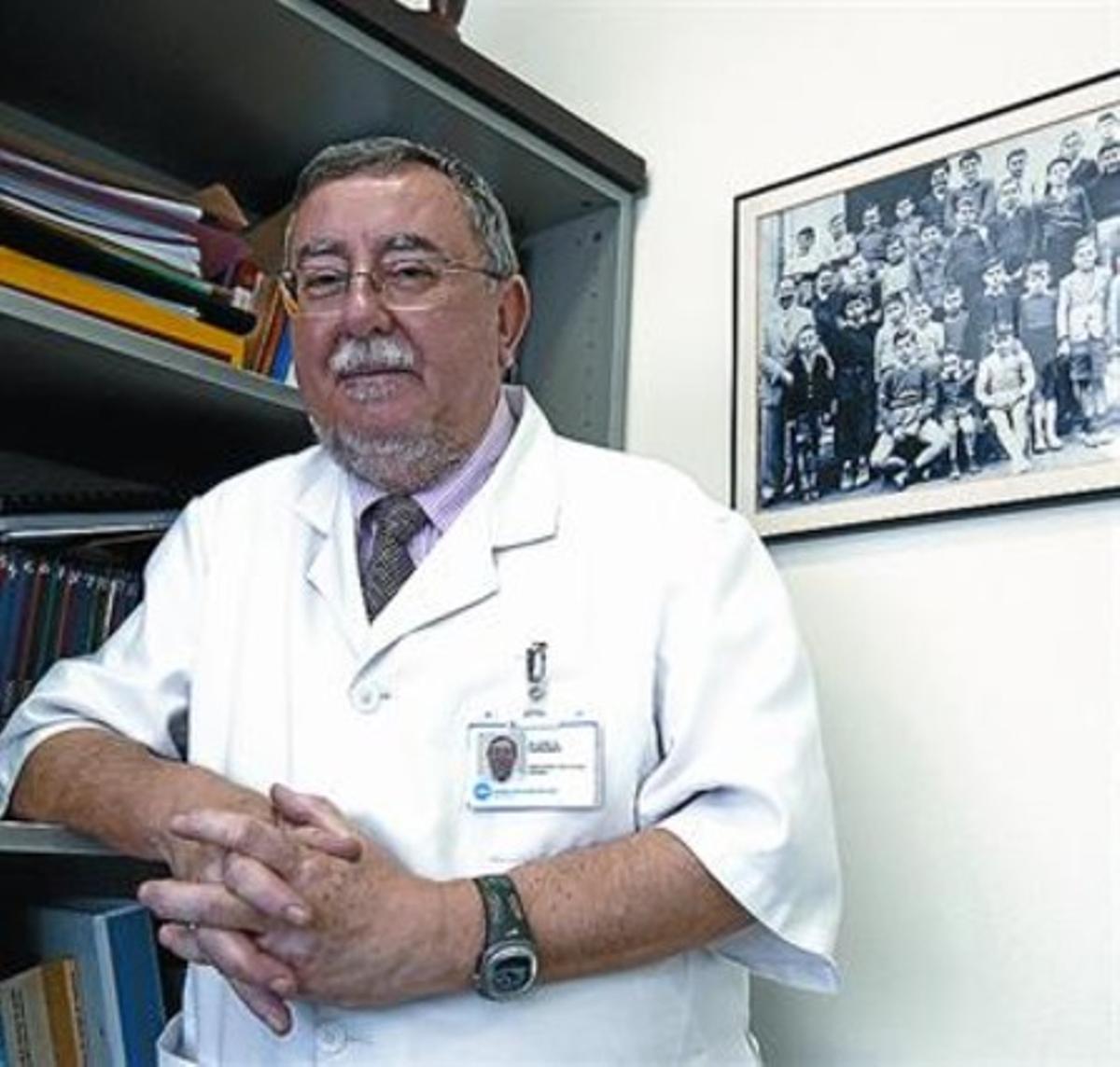 Josep Maria Farré, al seu despatx de la clínica Dexeus.