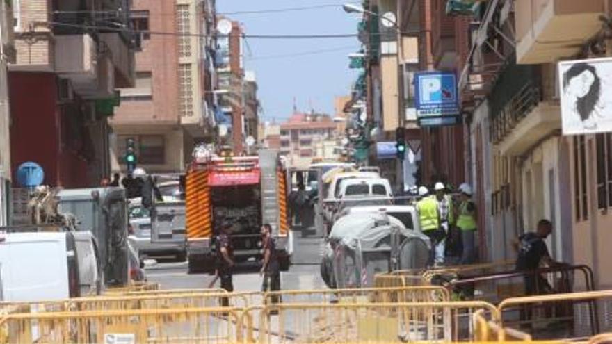 Vista general de la calle Cerdá ayer durante la emergencia.