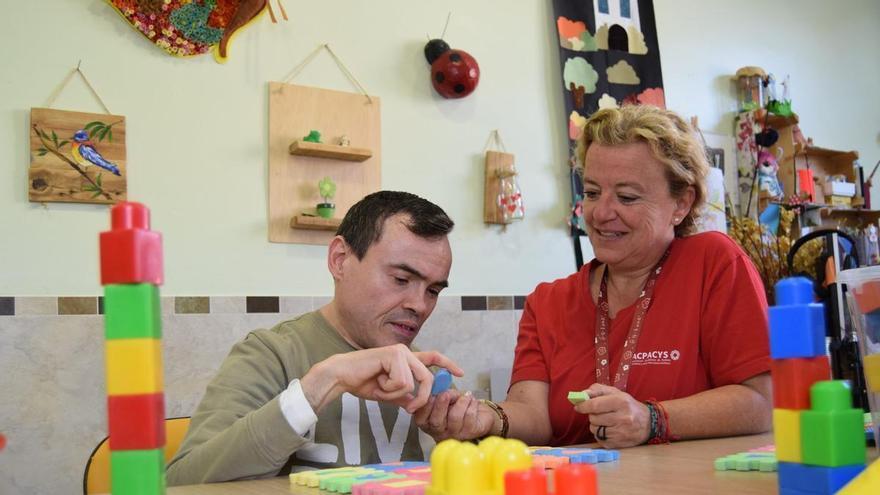 Córdoba solo cuenta con 30 plazas concertadas de respiro familiar para facilitar la conciliación a los cuidadores de personas dependientes: "Están siempre llenas"