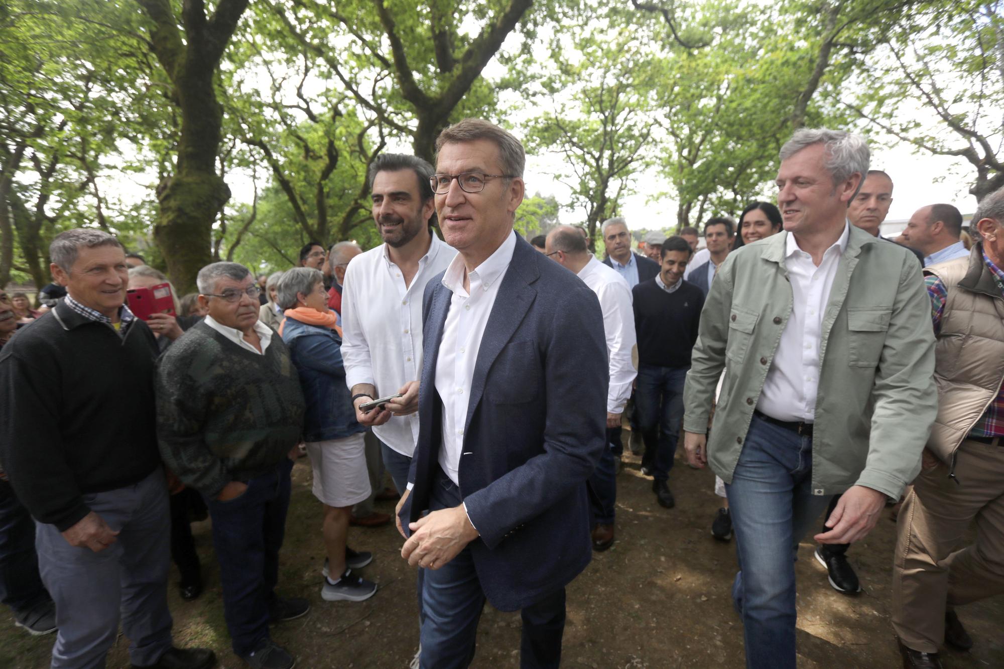 Feijóo se da un baño de masas a su regreso a Galicia