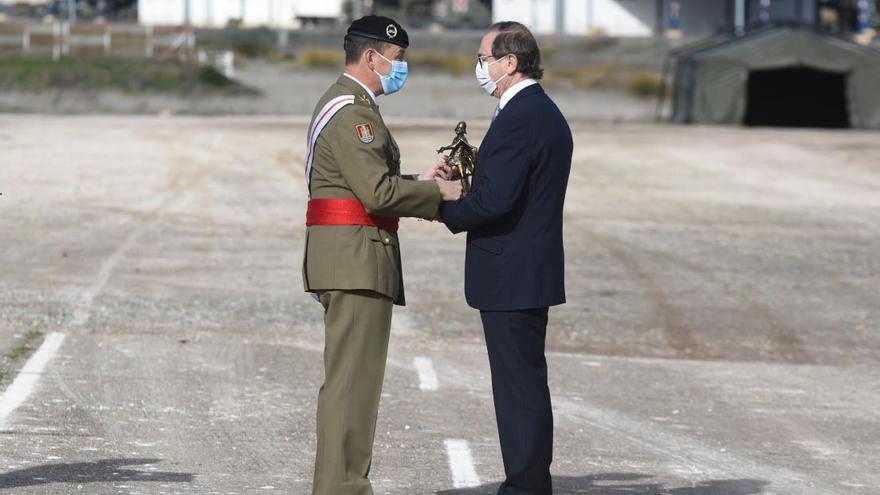 Parada militar en Cerro Muriano en honor a la patrona de la Infantería