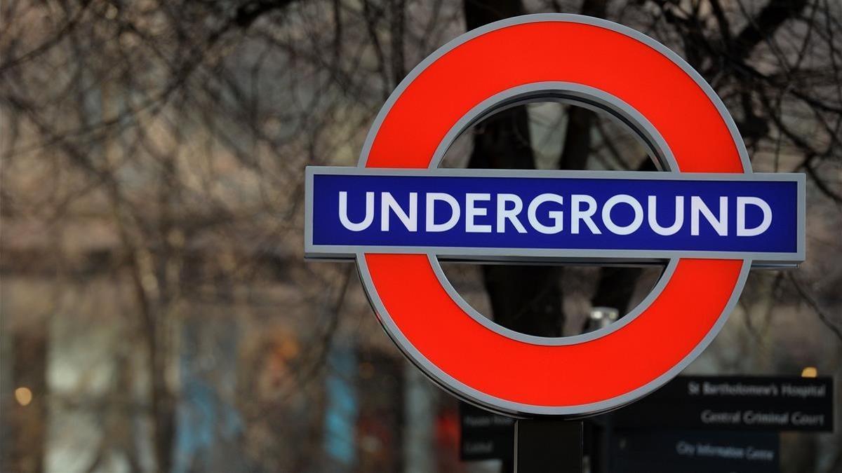 zentauroepp24933516 a london underground sign is seen at st paul s underground s170815104224