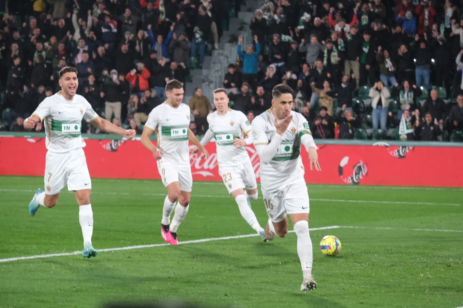 Ambientazo en el Martínez Valero en el Elche - Betis