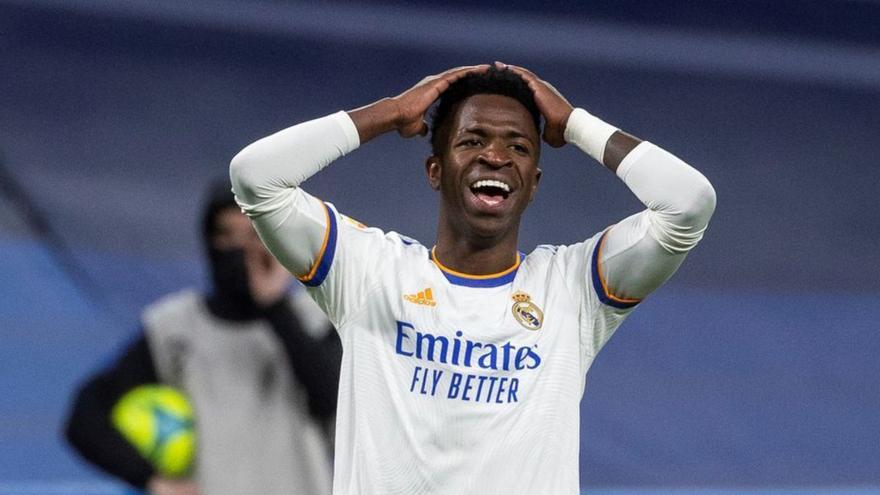 El jugador del Madrid Vinicius, durante el partido de ayer. | // EFE