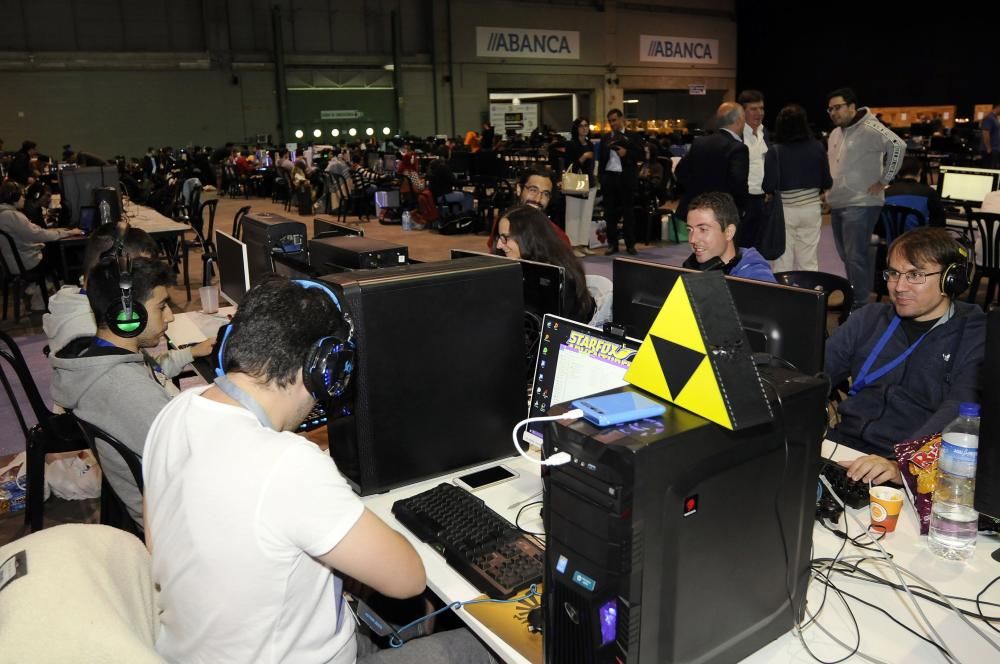 Este fin de semana tiene lugar en Silleda la ''LAN Party'' más grande de Galicia, en la que cientos de ''gamers'' jugarán y competirán juntos a distintos videojuegos.