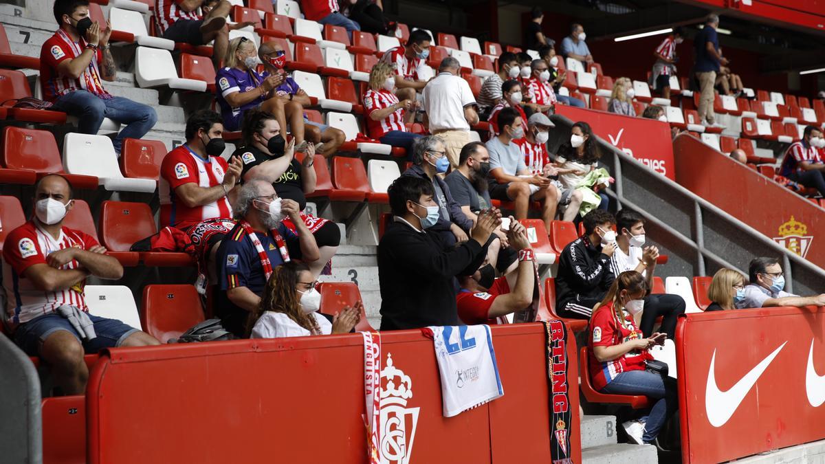 Galería de fotos: así volvió el público a El Molinón