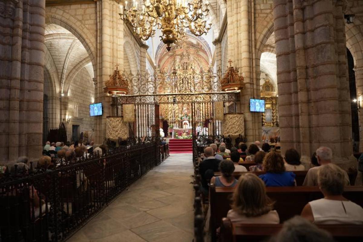 Fotogalería | Badajoz conmemora a San Juan Bautista en una un solemne acto en la catedral