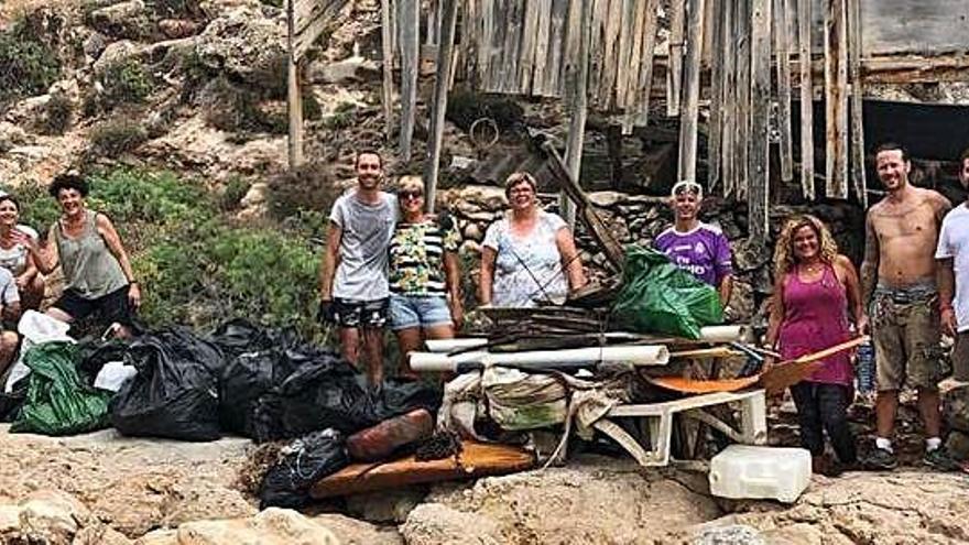 Nueva limpieza de plásticos en Formentera