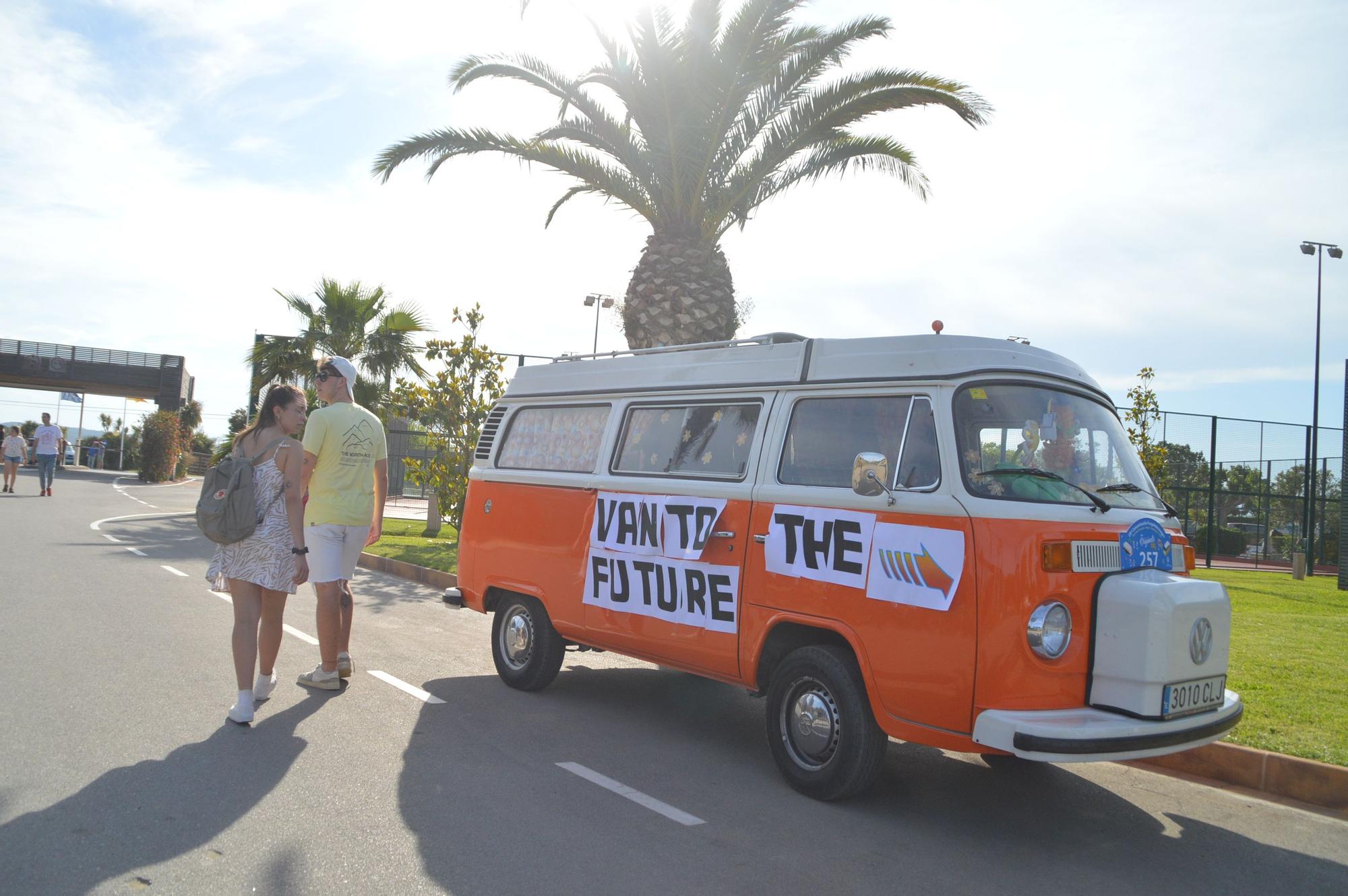 Ambient festiu amb novetat sostenible en la FurgoVolksWagen de La Ballena Alegre