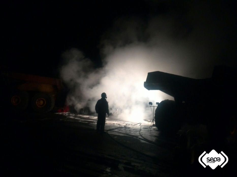 Incendio de un camión en una mina de Cerredo, en Degaña