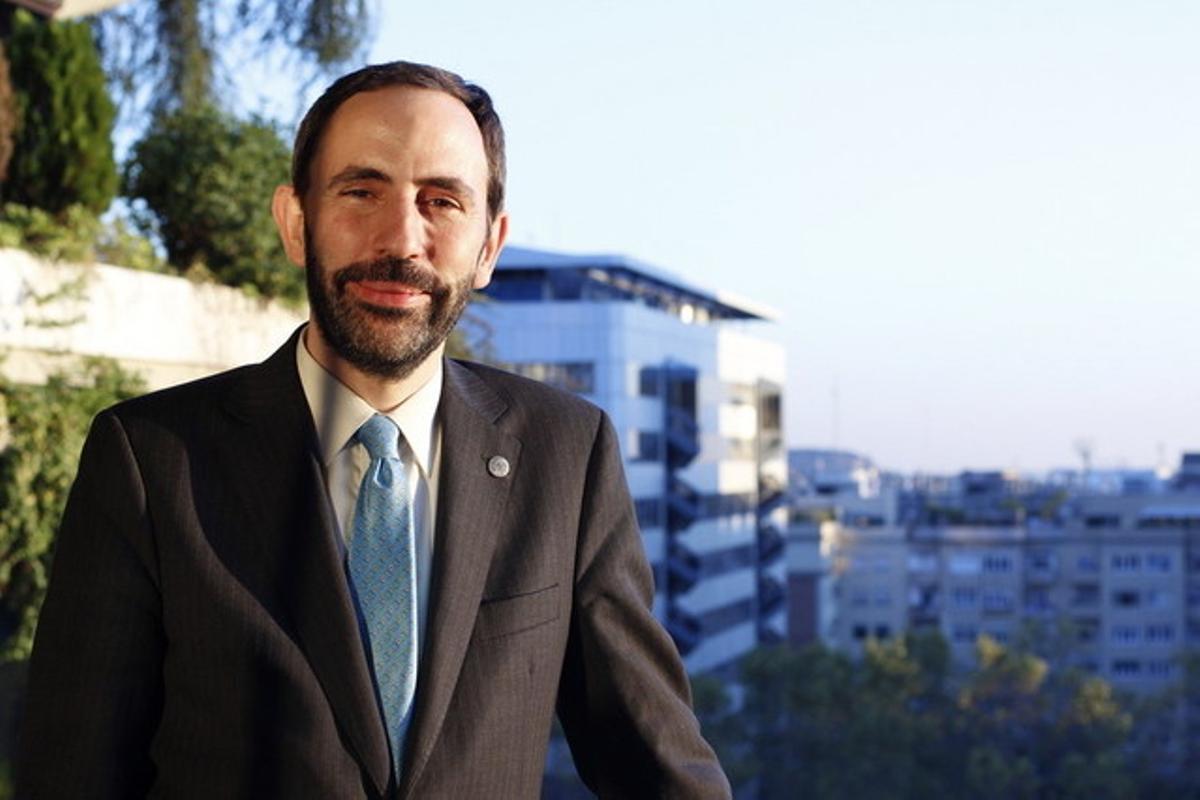 Andreu Veà és doctor en enginyeria en telecomunicacions i especialitzat en internet. Andreu Veà és doctor en enginyeria en telecomunicacions i especialitzat en internet.