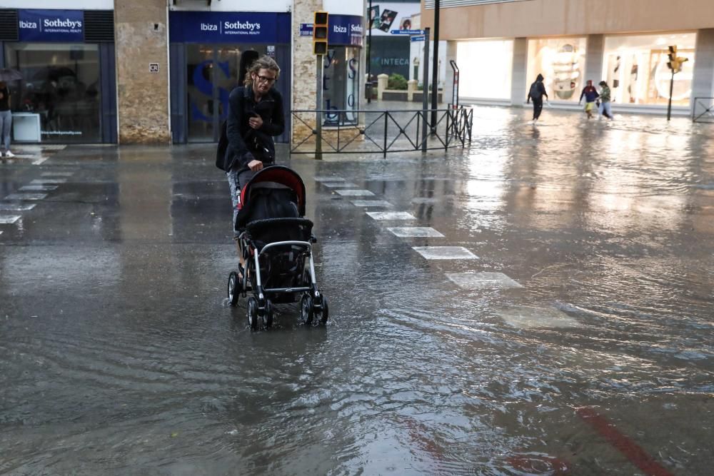 La tormenta ha complicado la movilidad dentro de la isla