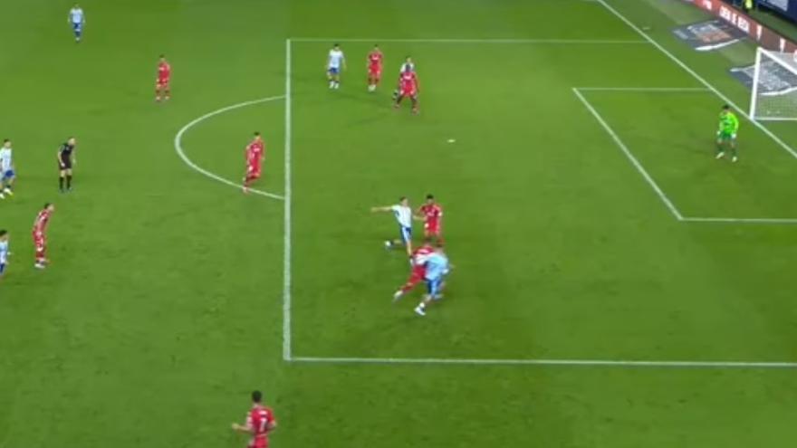 Así debatieron los árbitros el polémico gol anulado al Málaga CF