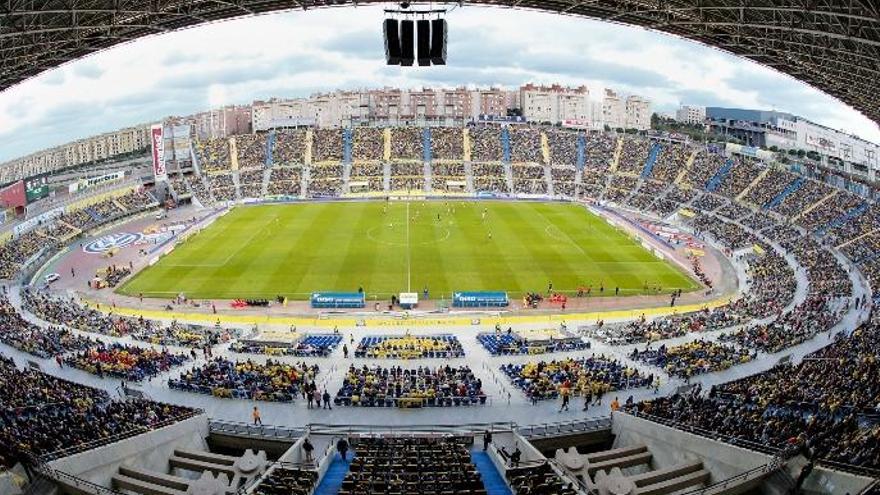 La afición del Atlético se muda de Tribuna a Sur en el Gran Canaria