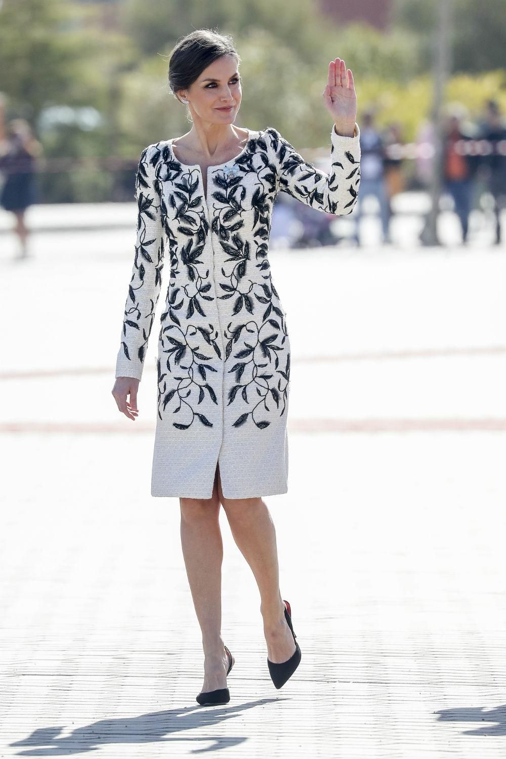 Su Majestad la Reina con un vestido de Felipe Varela en un acto militar en Paracuellos del Jarama