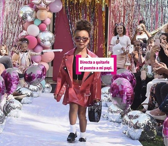North West como una diva en una pasarela de modelo