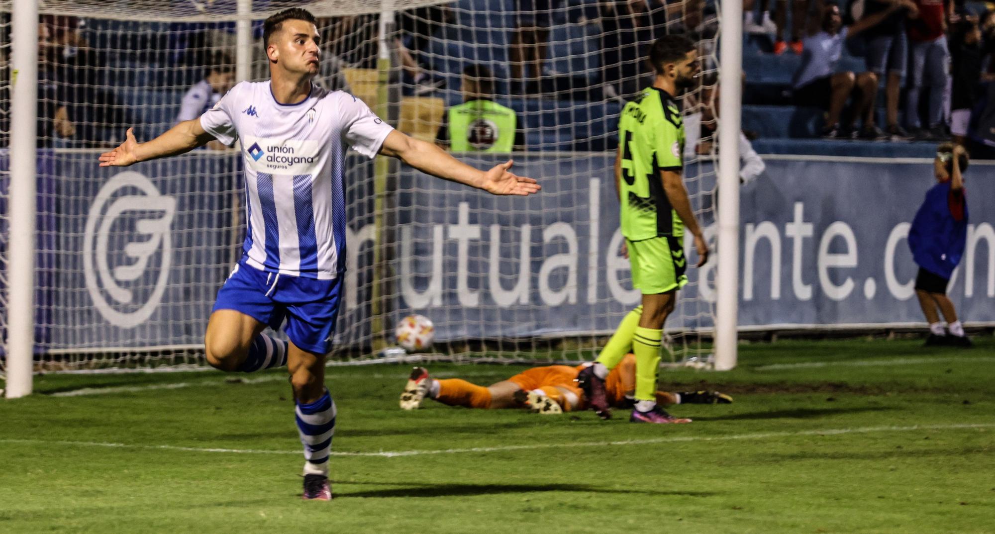 Alcaina hace líder al Alcoyano (2-1)